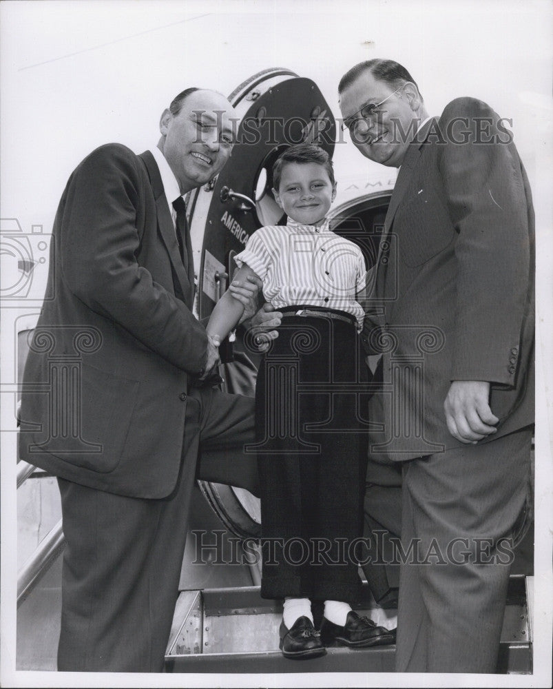 1956 Press Photo Young Actor Phil Philips Backin Boston after 1st movie Bringing - Historic Images