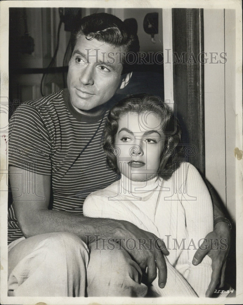 1959 Press Photo Actress Joanna Barnes With Hotel Director G David Schine - Historic Images