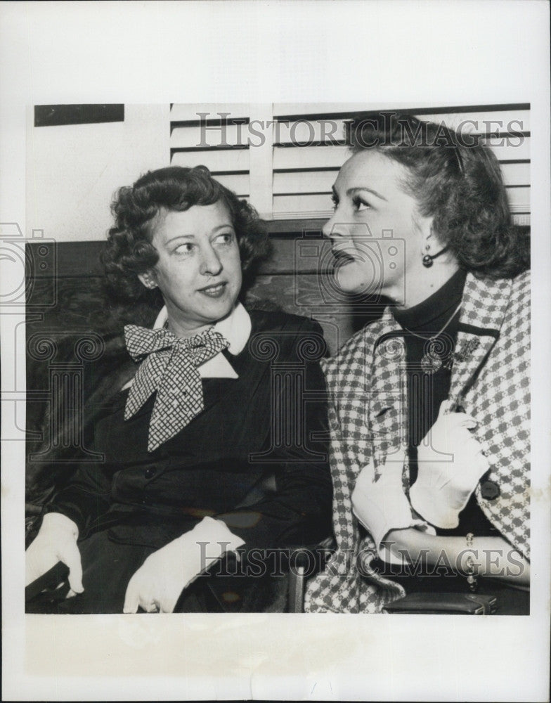 1950 Press Photo Radio Actress Sylvia Picker with Actress Nancy Kelly who won a - Historic Images