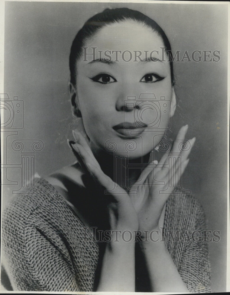 1964 Press Photo Yin Sun, star of the musical &quot;Flower Drum Song&quot; - Historic Images