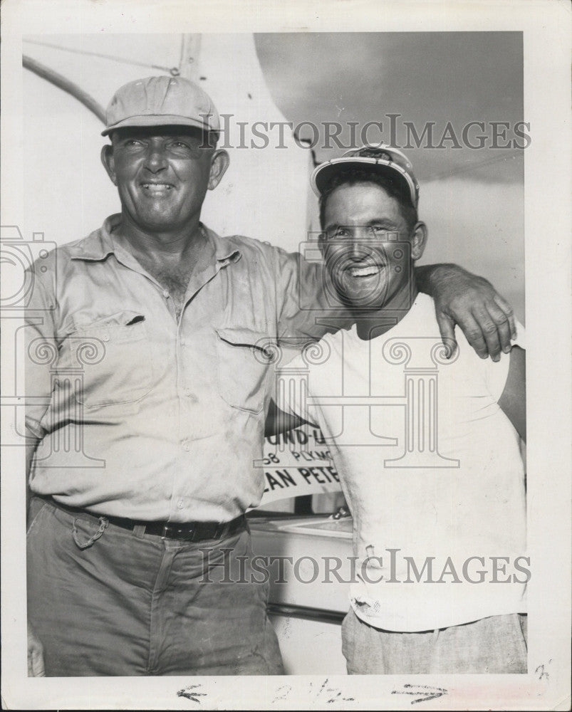 1958 Press Photo Captains Bill McIntyre and Bobby Buswell in Fishing Finale - Historic Images