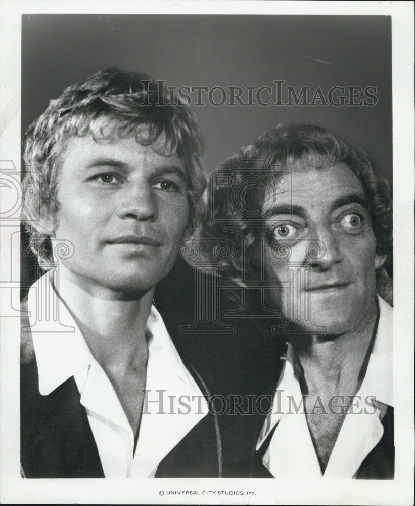 Press Photo Michael York and Marty Feldman play in The Last Remake of Beau Geste - Historic Images