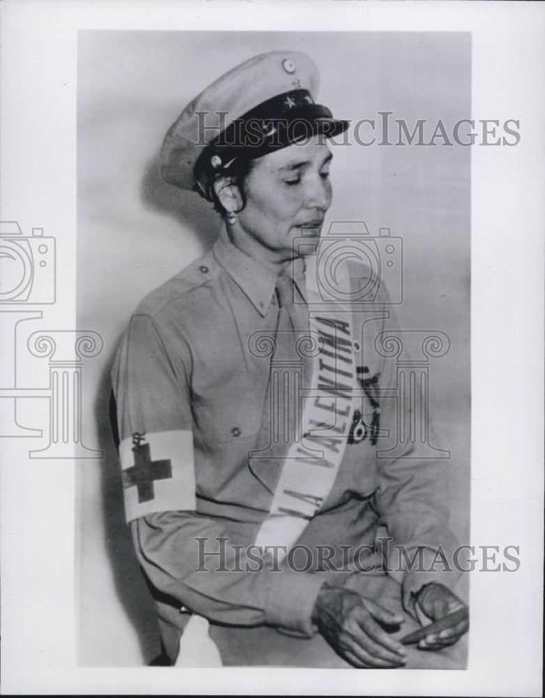 1955 Press Photo Ex-nurse Delores Vasques gave authorities place of hidden gold - Historic Images