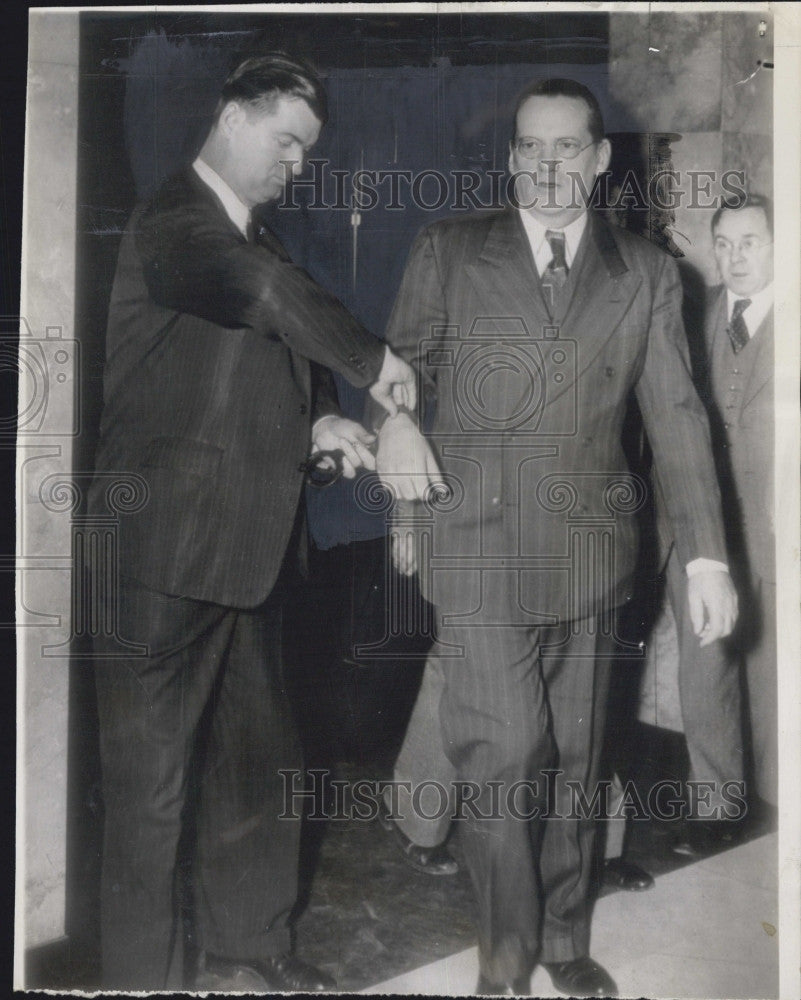 1944 Press Photo Dr Fred Thomas Sentenced To Prison On Espionage Charges - Historic Images