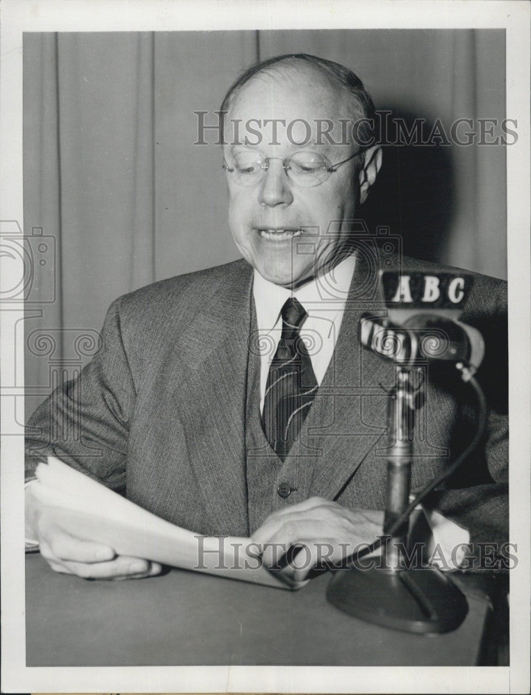 1948 Press Photo Robert Taft Senator Broadcasting Reply to Truman&#39;s Speech - Historic Images