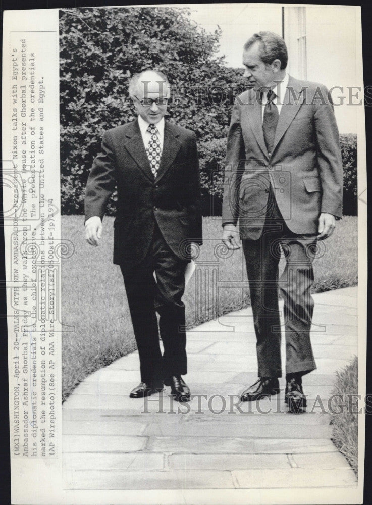 1974 Press Photo President Nixon and Egypt&#39;s Ambassador Ashraf Ghorbal - Historic Images