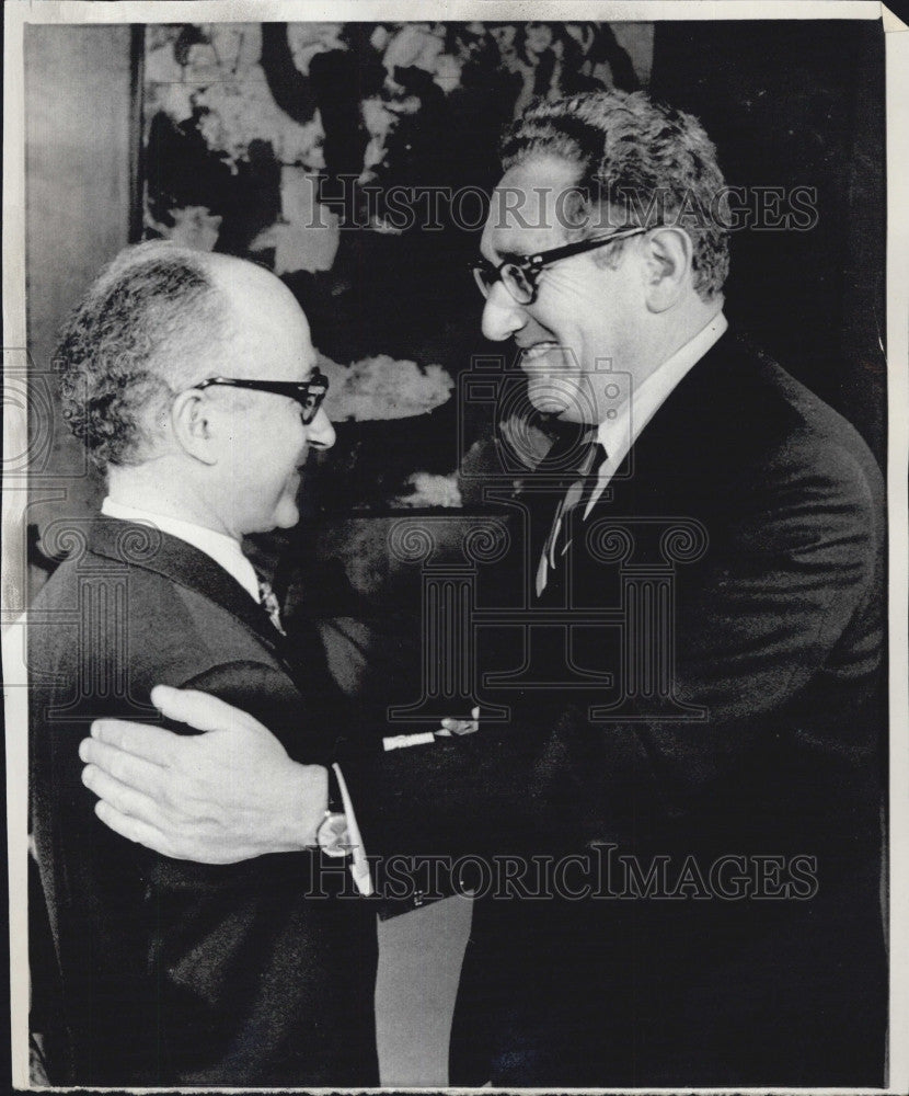 1973 Press Photo Sec. of State Kissinger and Egyptian Ambassador Ashraf Ghorbal - Historic Images