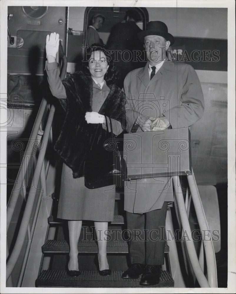 1958 Press Photo Erskin Caldwell &quot;God&#39;s Little Acre&quot; and wife - Historic Images