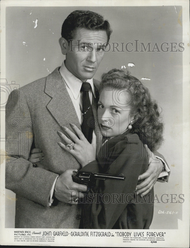 1946 Press Photo John Garfield &amp; Geraldine Fitzgerald &quot;Nobody Lives Forever&quot; - Historic Images