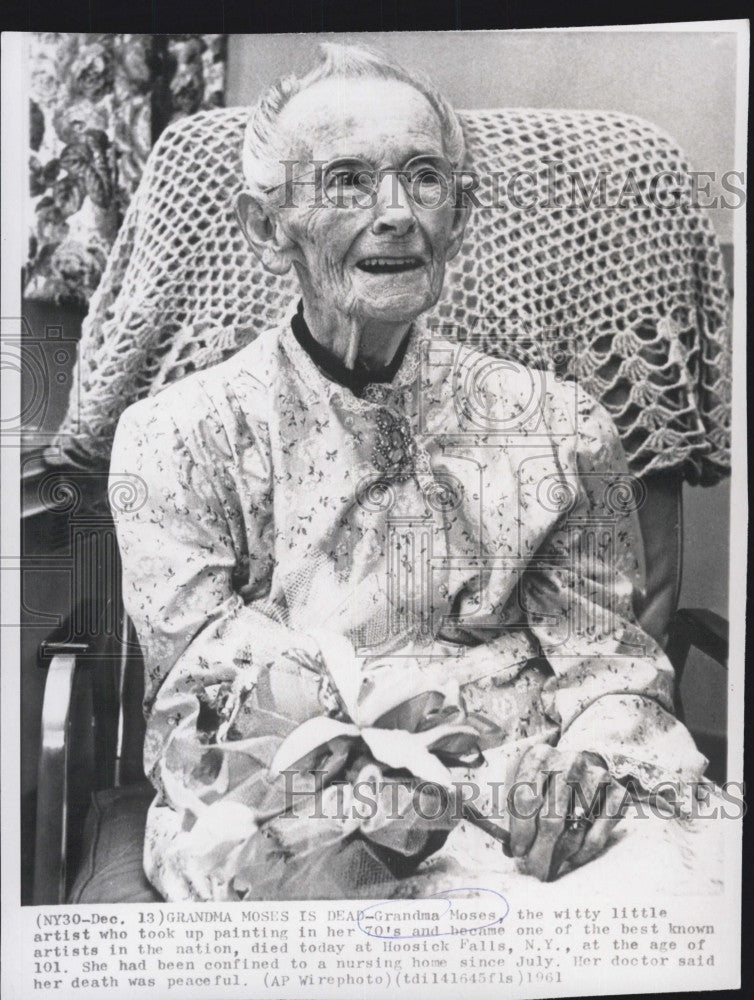 1961 Press Photo  Artist Grandma Moses for 100 birthday - Historic Images