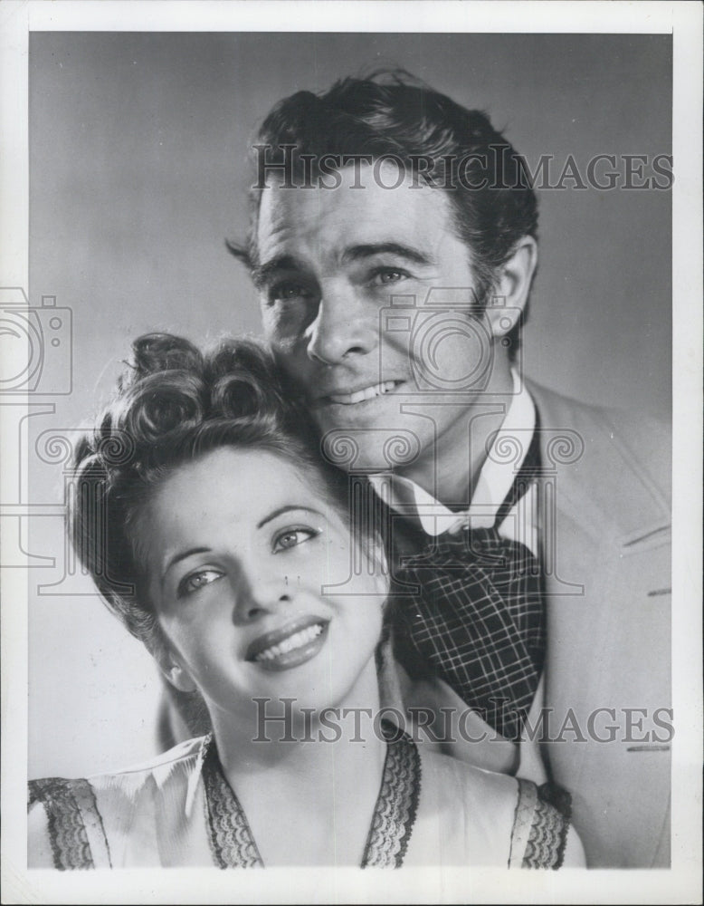 1945 Press Photo George Rigaud & Virginia MacWatters "Mr Strauss Goes to Boston" - Historic Images