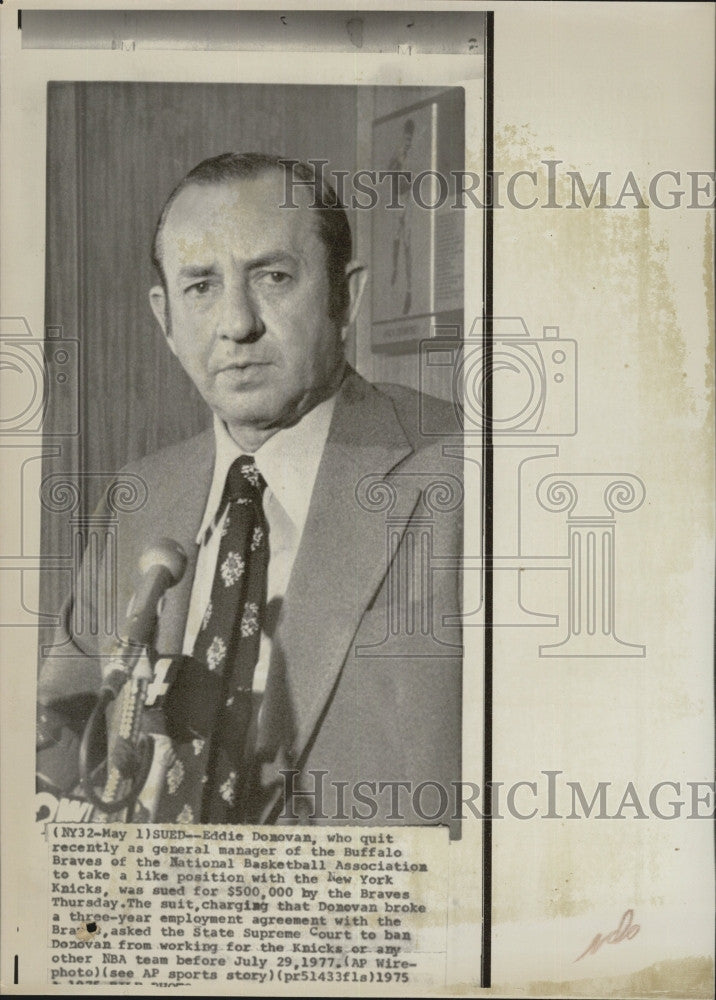 1975 Press Photo Eddie Donovan NBA General Manager Buffalo Braves and New York - Historic Images