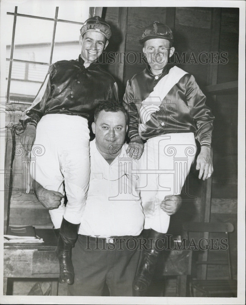 1946 Press Photo John Shine and jockies Joey Licausi &amp; Hank Keene - Historic Images