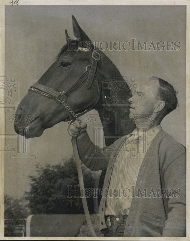 1965 Press Photo Trainer Francis Percy &amp; horse Tizza Ruler - Historic Images