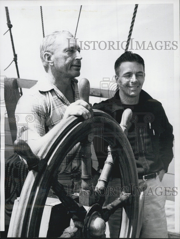 1958 Press Photo Skipper George Davis &amp; capt Irving Johnson - Historic Images