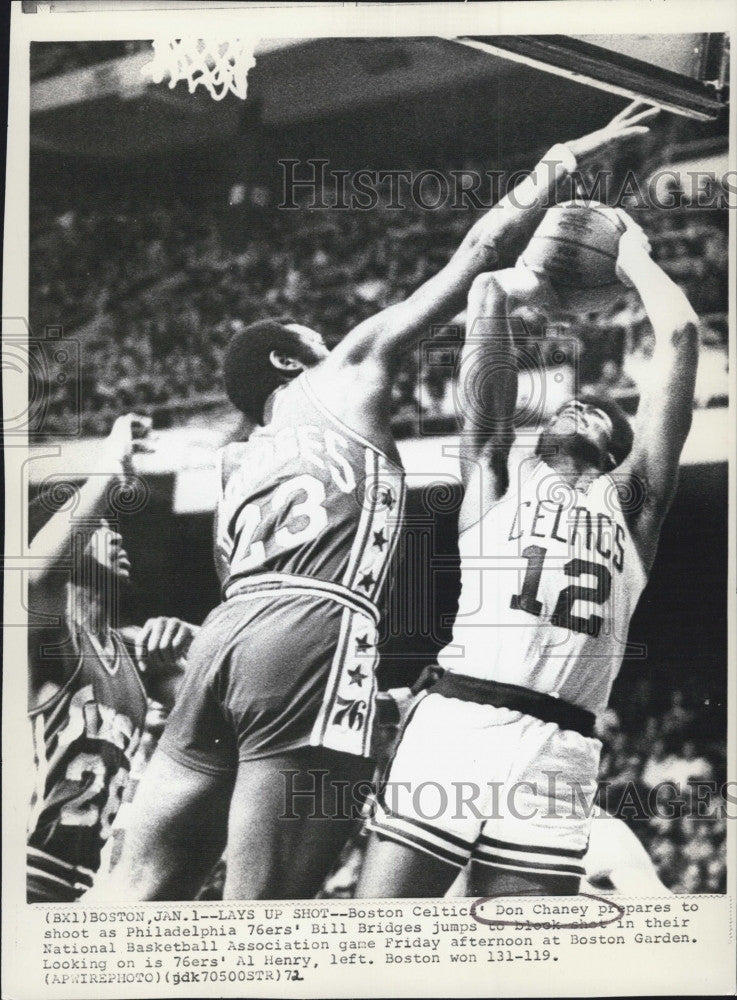 1972 Press Photo Celtics Don Chaney vs 76ers Bill Bridges - Historic Images
