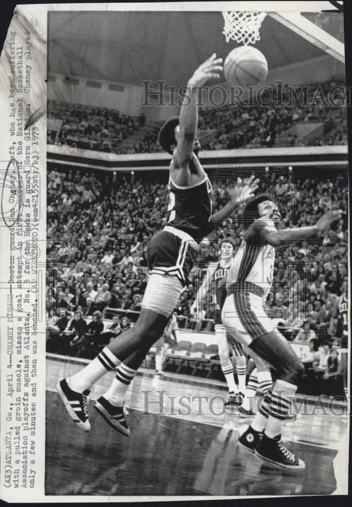 1973 Press Photo Celtic, Don Chaney &amp; Hawks Herm Gildam - Historic Images