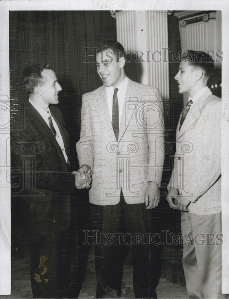 1954 Press Photo Joe Terrasi Arthur Mosca Watch City High School Sports - Historic Images