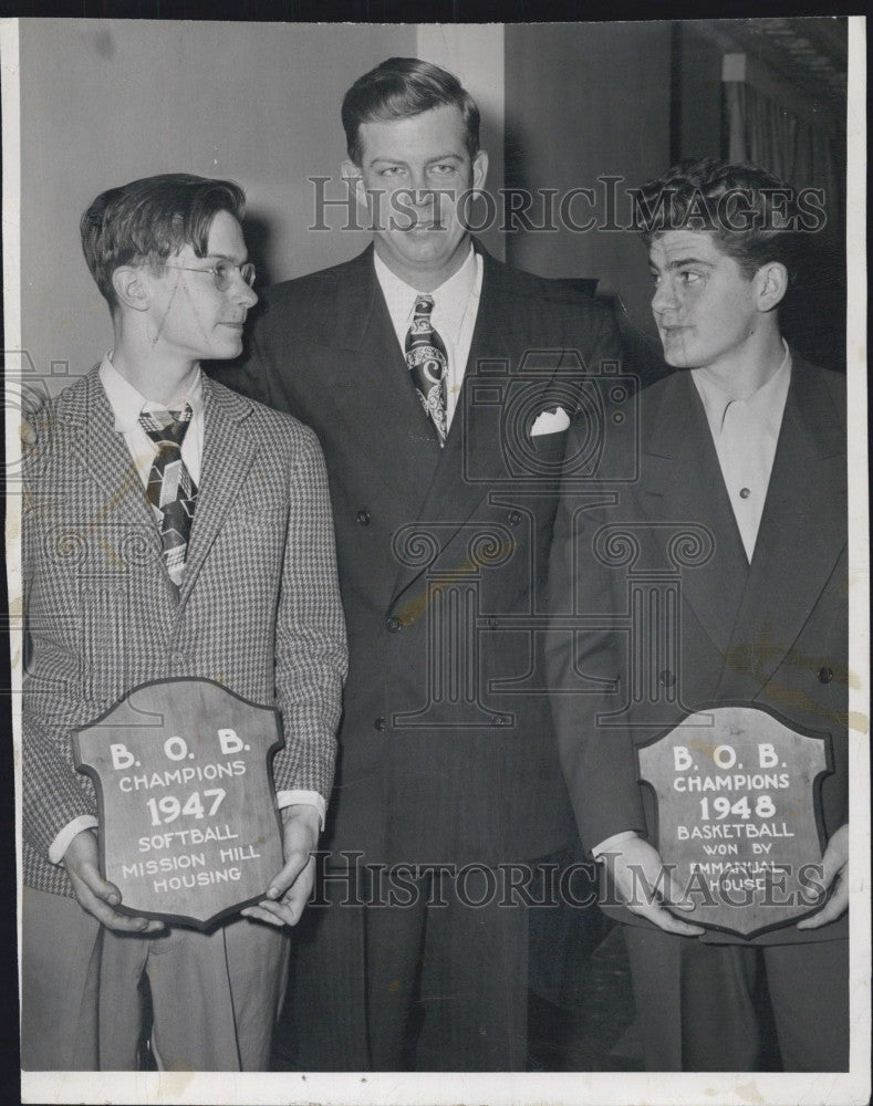 1949 Press Photo Art Valpey and Harvard basketballers - Historic Images