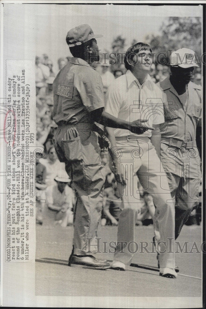 1973 Press Photo Dave Hill and his caddy react as his putt stops short - Historic Images