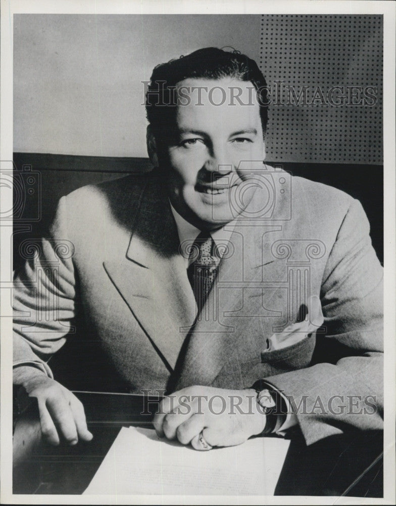 Press Photo Play by Play Announcer Harry Wismer for Du Mont Television - Historic Images