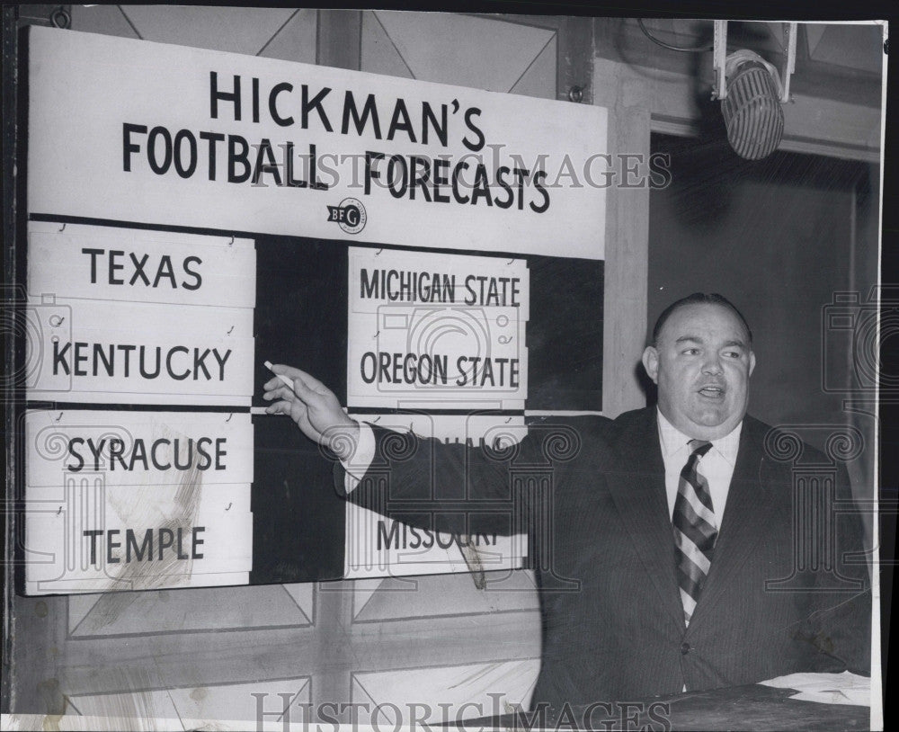 1951 Press Photo Football coach Herman Hickman gives forecast of teams - Historic Images