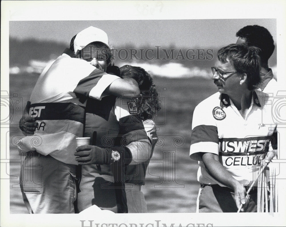 1989 Press Photo Todd Yarling Gets Hug From Team Member - Historic Images