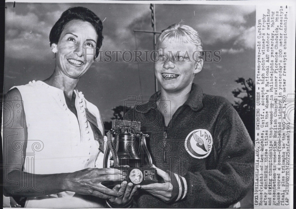 1961 Press Photo Swimmer Carolyn House &amp; Florence Chadwick - Historic Images