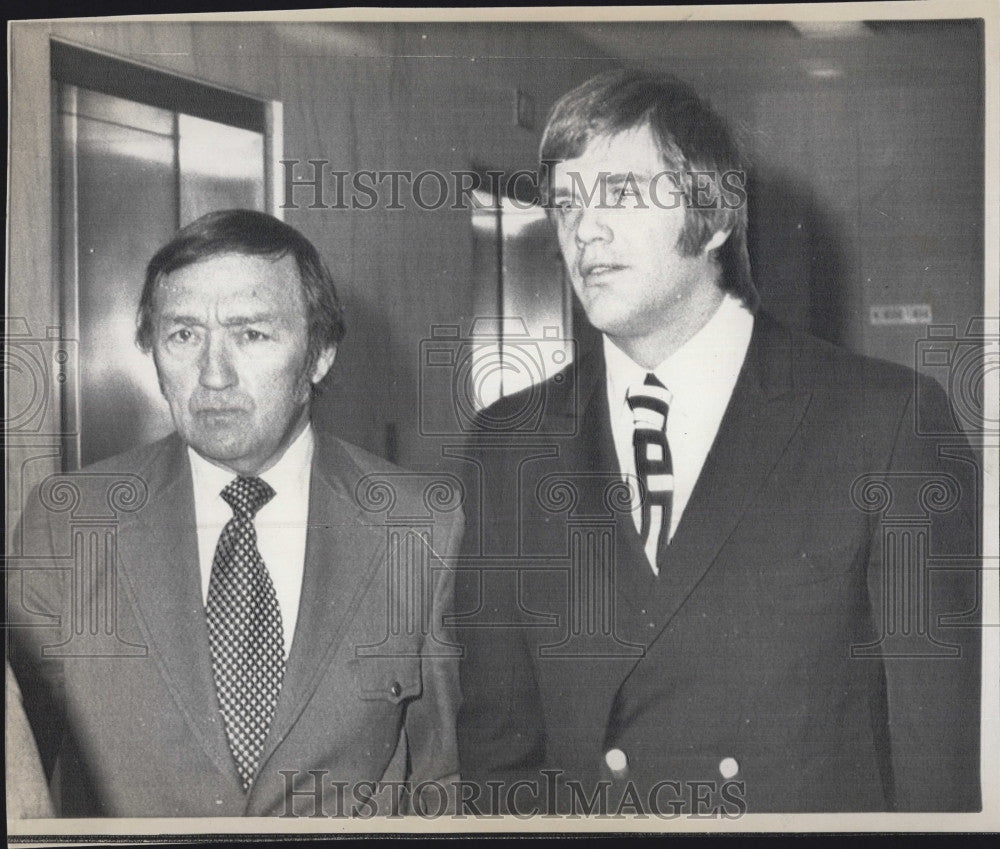 1970 Press Photo Lance Rentzl, wide receiver and other man - Historic Images