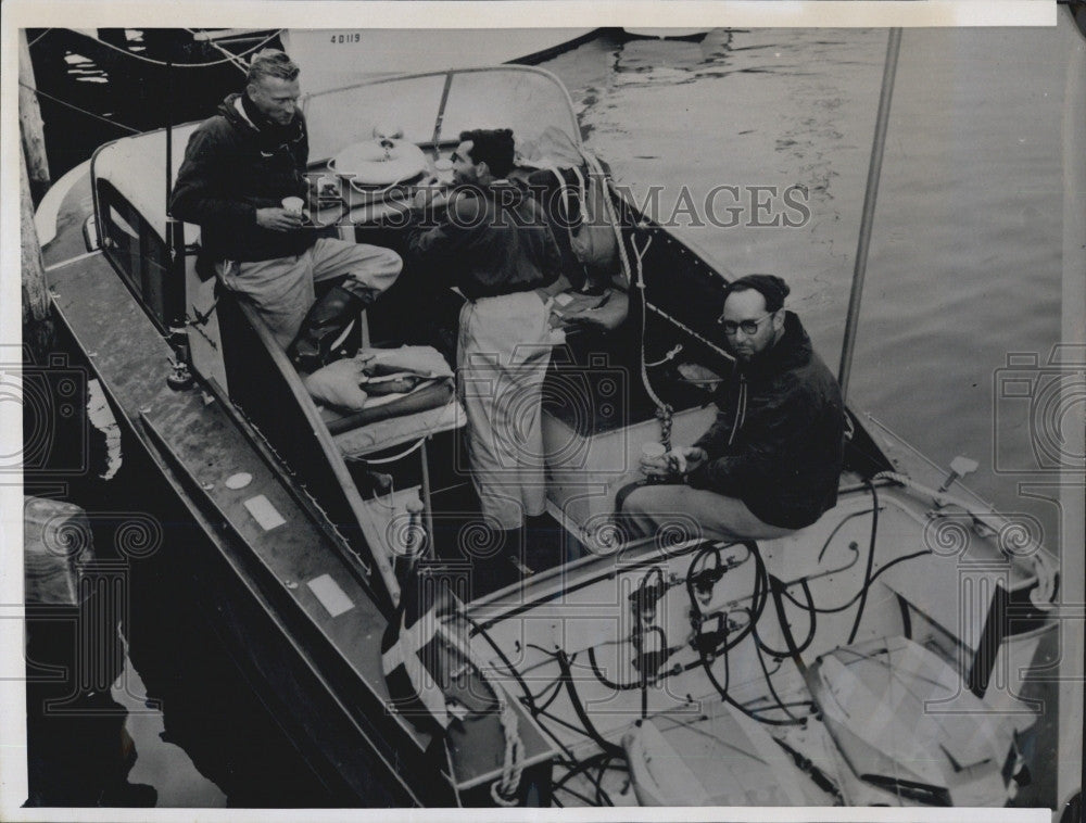 1958 Press Photo JR Wynne,S Organsgord &amp; O Botveld 10day  trip in 22ft boat - Historic Images