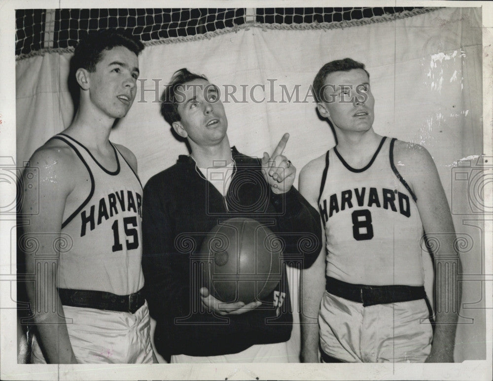 1944 Press Photo Harvard Basketball Coach Earl Brown With Mal Moley & M Fansler - Historic Images