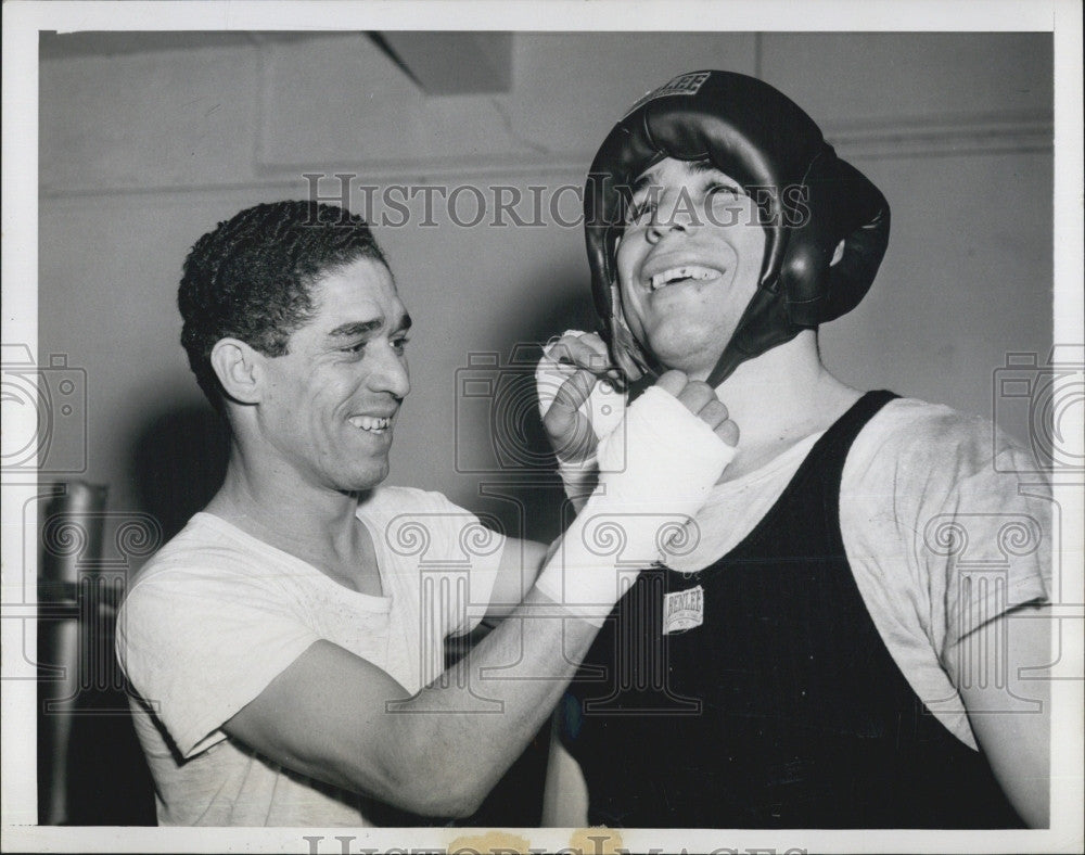 1950 Press Photo Cuban boxer Luis Galvani &amp; Tuzo Portuguez of Central America - Historic Images