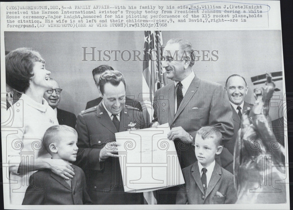 1968 Press Photo Major William J Knight Lyndon Johnson Pilot Rocket Plane - Historic Images