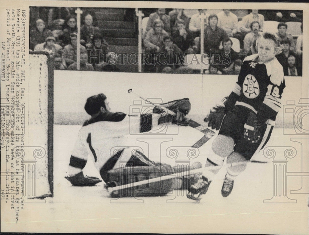 1971 Press Photo Bruins John McKenzie &amp; North Stars G Worsley - Historic Images