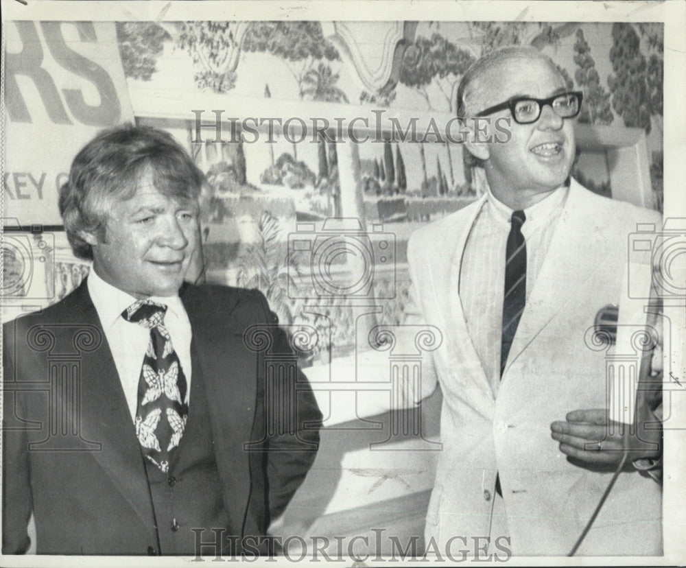 1973 Press Photo Johnny McKenzie Boston Bruins Hockey Player - Historic Images