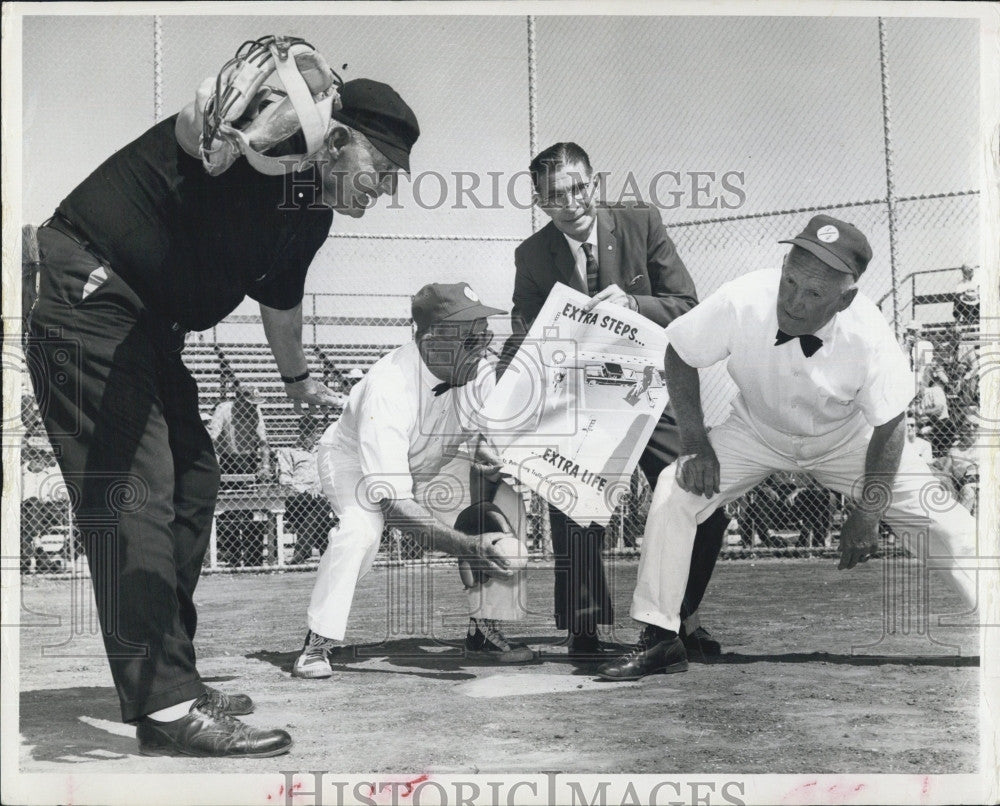 1966 Press Photo Homer Jackson Harry Hyland Dick Curry Boston Baseball - Historic Images