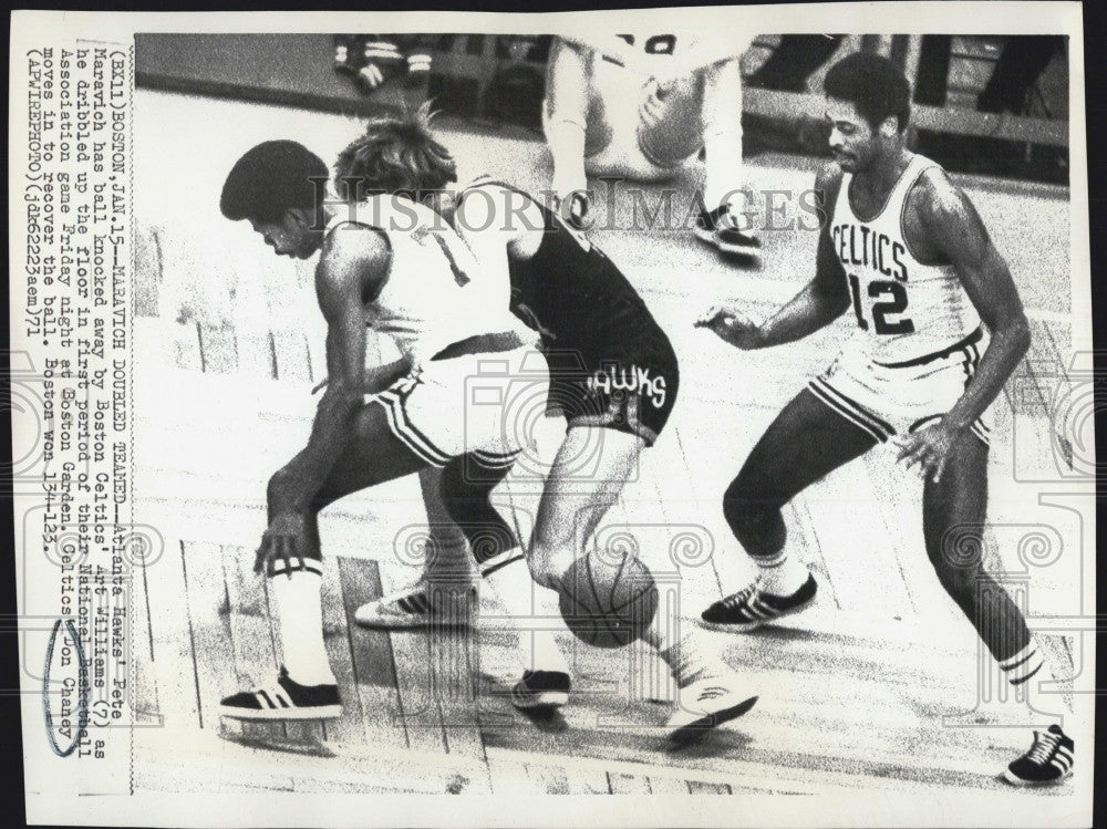 1971 Press Photo Don Chaney NBA Atlanta Hawks Peter Maravich Boston Celtics - Historic Images