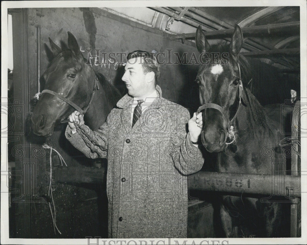 1957 Press Photo Owner TJ Spetrini &amp; two of his horses at Lincoln Downs - Historic Images