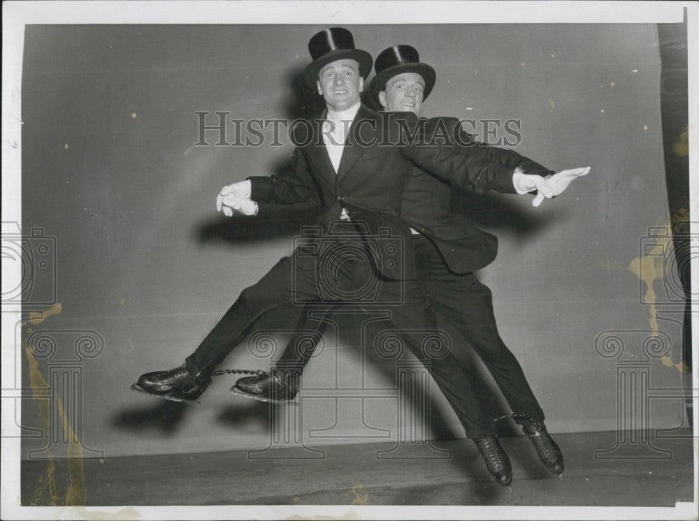 1949 Press Photo Scleramin Twins in the Ice Follies - Historic Images