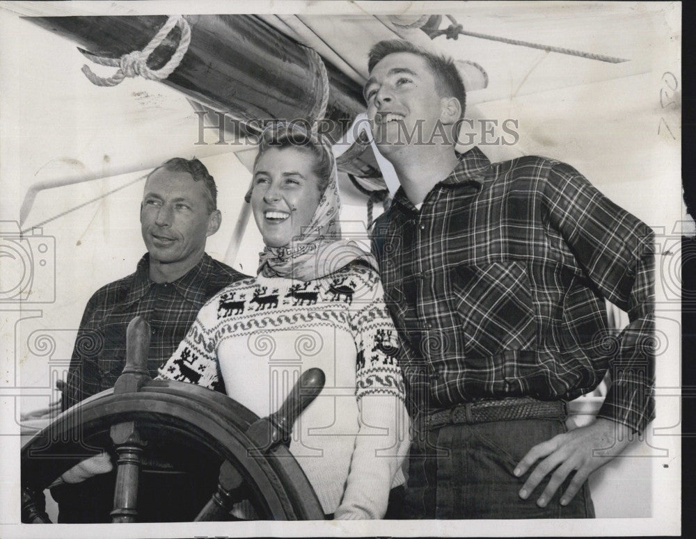 1952 Press Photo Miss Judie Pyle Waterbury Connecticut William Lasher Ship - Historic Images