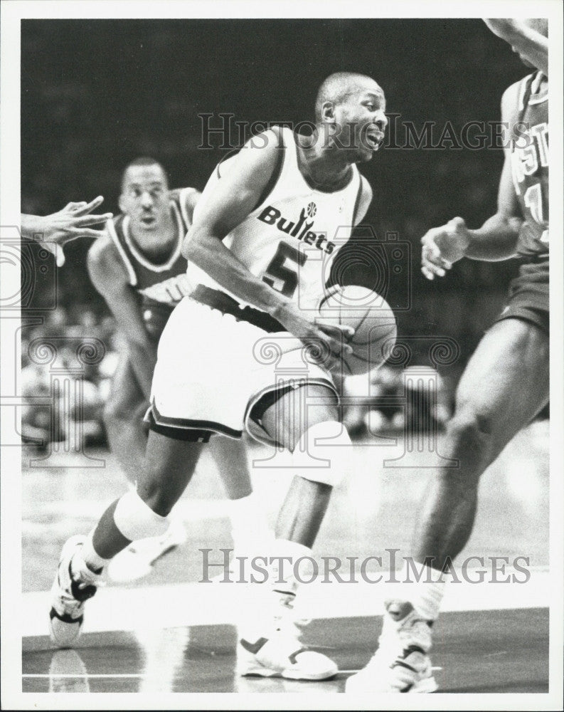 1990 Press Photo Darrell Walker of Washington Bullets vs Denver Nuggets - Historic Images