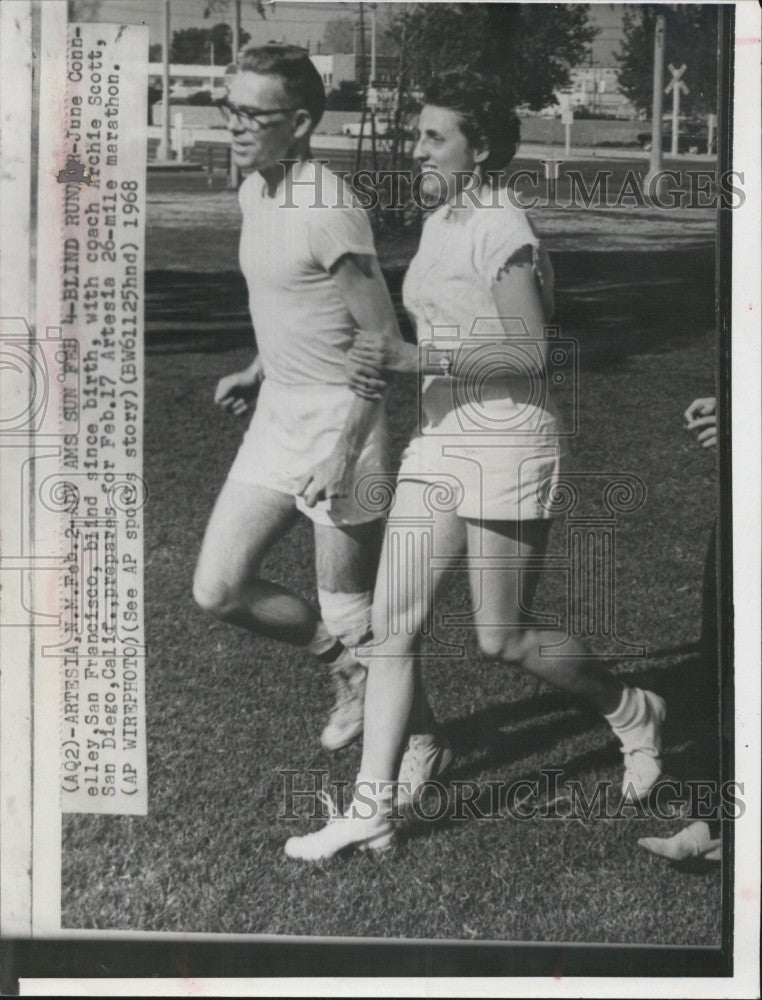 1968 Press Photo June Connelley San Francisco Archie Scott Track Runner - Historic Images