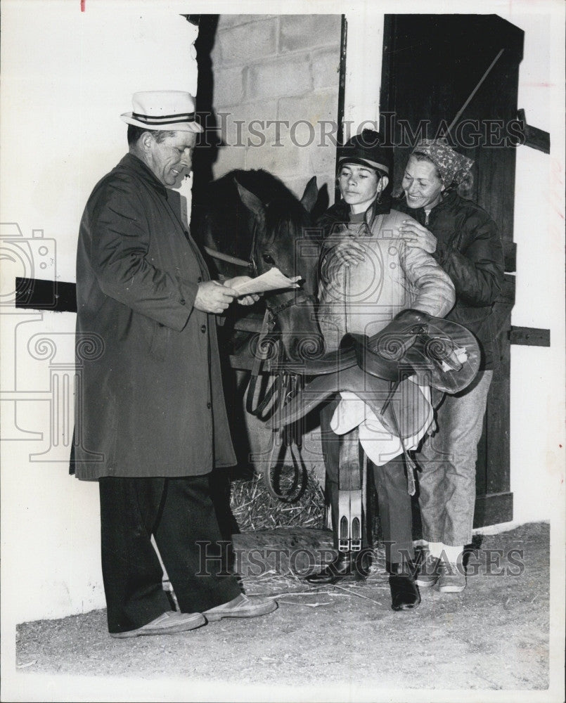 1963 Press Photo Trainer Ed Sr,jockey Ed Jr &amp; Mom Mrs Cantlon - Historic Images