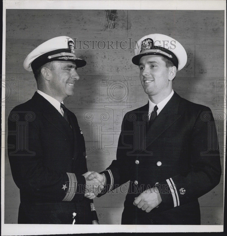 1945 Press Photo Cmdr Giles C Stedman USNR &amp; Lt jg Earl Brown USMS - Historic Images