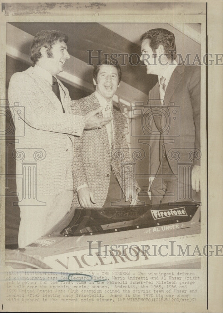 1971 Press Photo Drivers Joe Leonard Mario Andretti and Al Unser in Parnelli - Historic Images