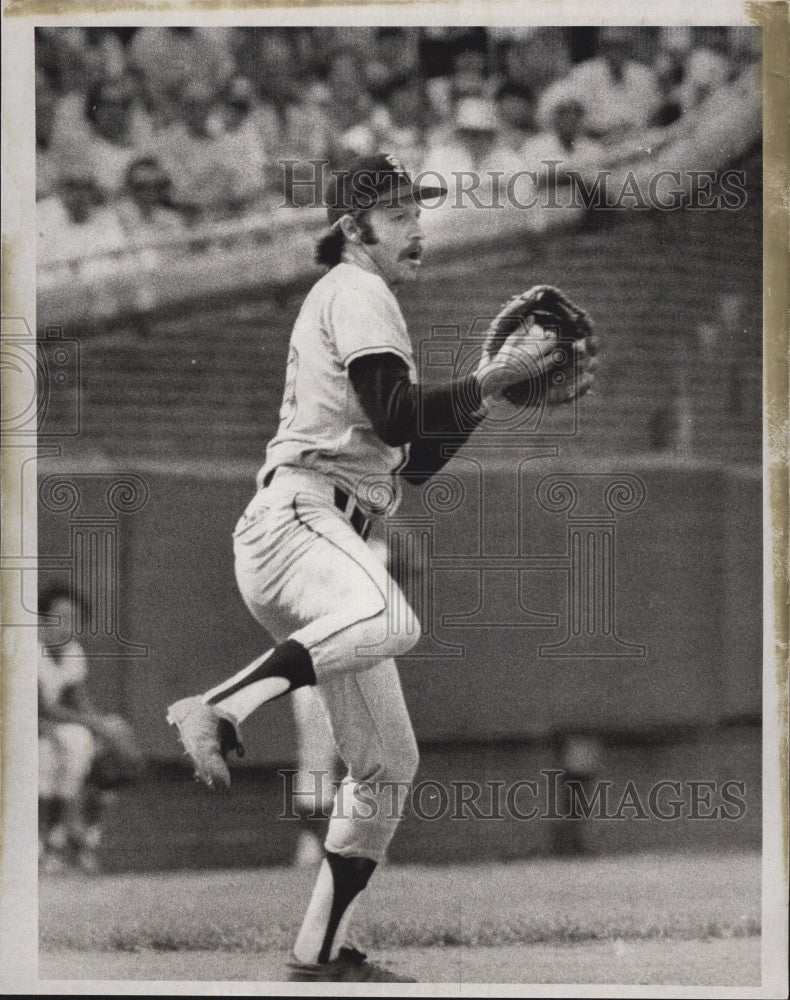 1975 Press Photo Bruce Miller  of Giants at Wrigley Field - Historic Images