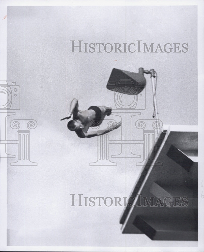 1956 Press Photo Diver, Gary Tobian in action - Historic Images