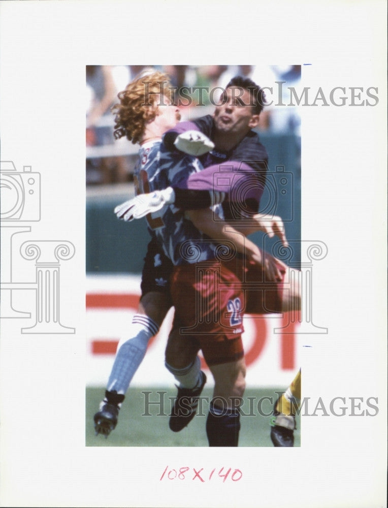 1994 Press Photo World Cup Soccer Players Alexl Lalas, Florin Prunea - Historic Images