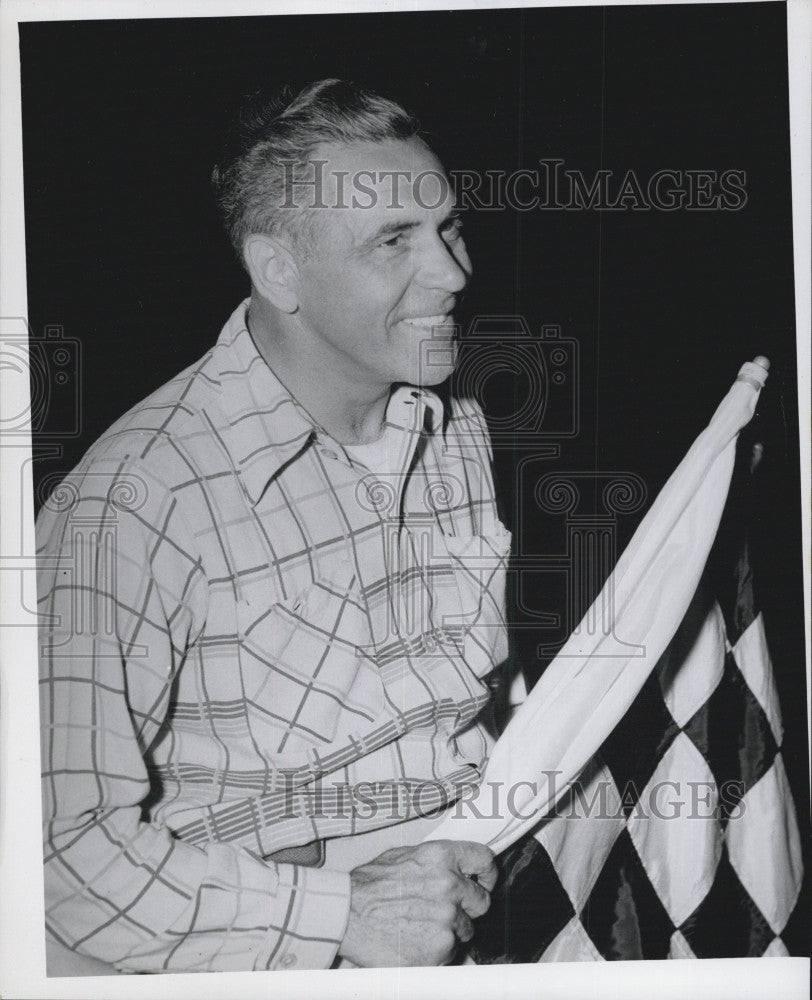 1954 Press Photo William H Van de Water Starts Car Race - Historic Images