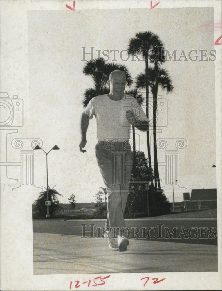 1968 Press Photo St. Petersburg Runner George Dickson - Historic Images